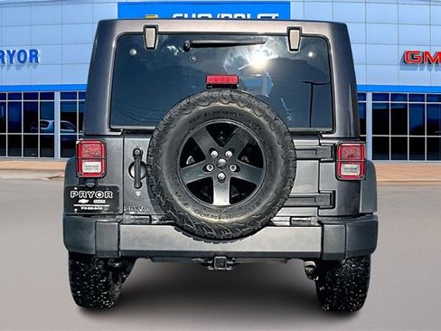 Used 2017 Jeep Wrangler Unlimited Freedom Edition image 6