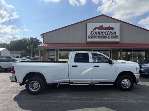 Used 2024 RAM 3500 Tradesman w/ Chrome Appearance Group AWD/4WD image 3