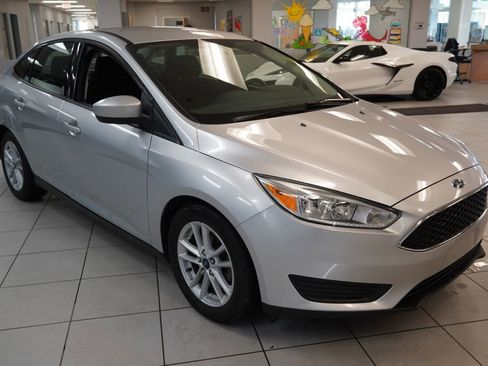 Used 2018 Ford Focus SE FWD image 13