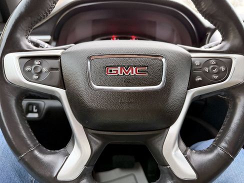 Used 2017 GMC Acadia SLT image 18