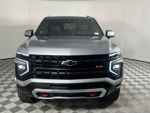 Used 2025 Chevrolet Suburban Z71 image 13