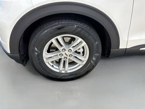 Used 2023 Ford Explorer XLT image 28