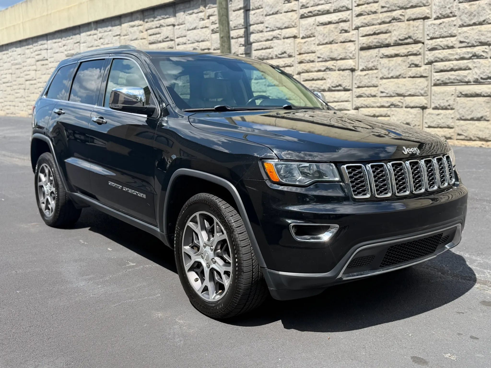 Used 2019 Jeep Grand Cherokee Limited AWD/4WD image 4