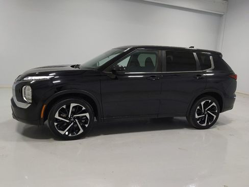 Used 2022 Mitsubishi Outlander ES AWD/4WD image 2