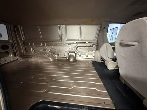 Used 1997 Ford E-350 and Econoline 350 image 4
