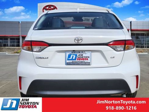 Used 2025 Toyota Corolla LE image 6