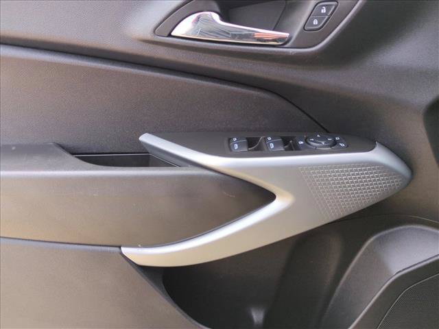 Used 2025 Chevrolet Trax LS w/ LS Convenience Package FWD image 11