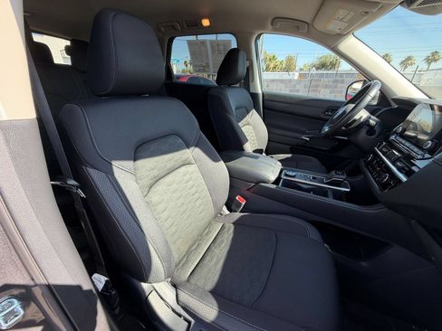 Used 2025 Nissan Pathfinder SV AWD/4WD image 39