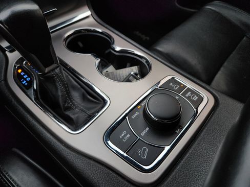 Certified 2021 Jeep Grand Cherokee Overland image 28