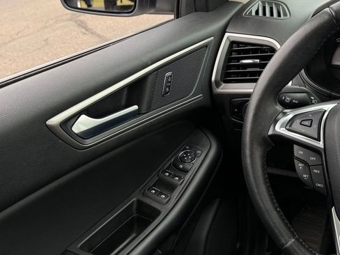 Certified 2024 Ford Edge SEL w/ Convenience Package AWD/4WD image 9