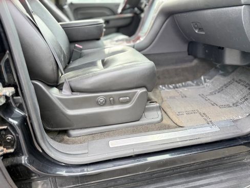 Used 2011 Cadillac Escalade AWD w/ Touring Package image 13