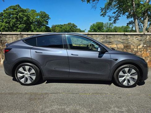 Used 2023 Tesla Model Y Long Range AWD/4WD image 10