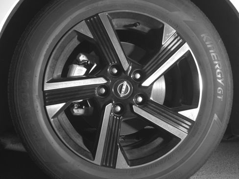 Used 2025 Nissan Sentra SV FWD image 12
