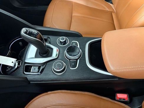 Used 2021 Alfa Romeo Giulia Sprint w/ Sun & Sound Package image 31