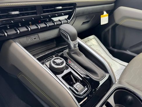 New 2026 Chevrolet Colorado ZR2 w/ ZR2 Bison Edition AWD/4WD image 18