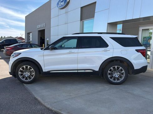 Used 2025 Ford Explorer Active w/ Active Comfort Package AWD/4WD image 8