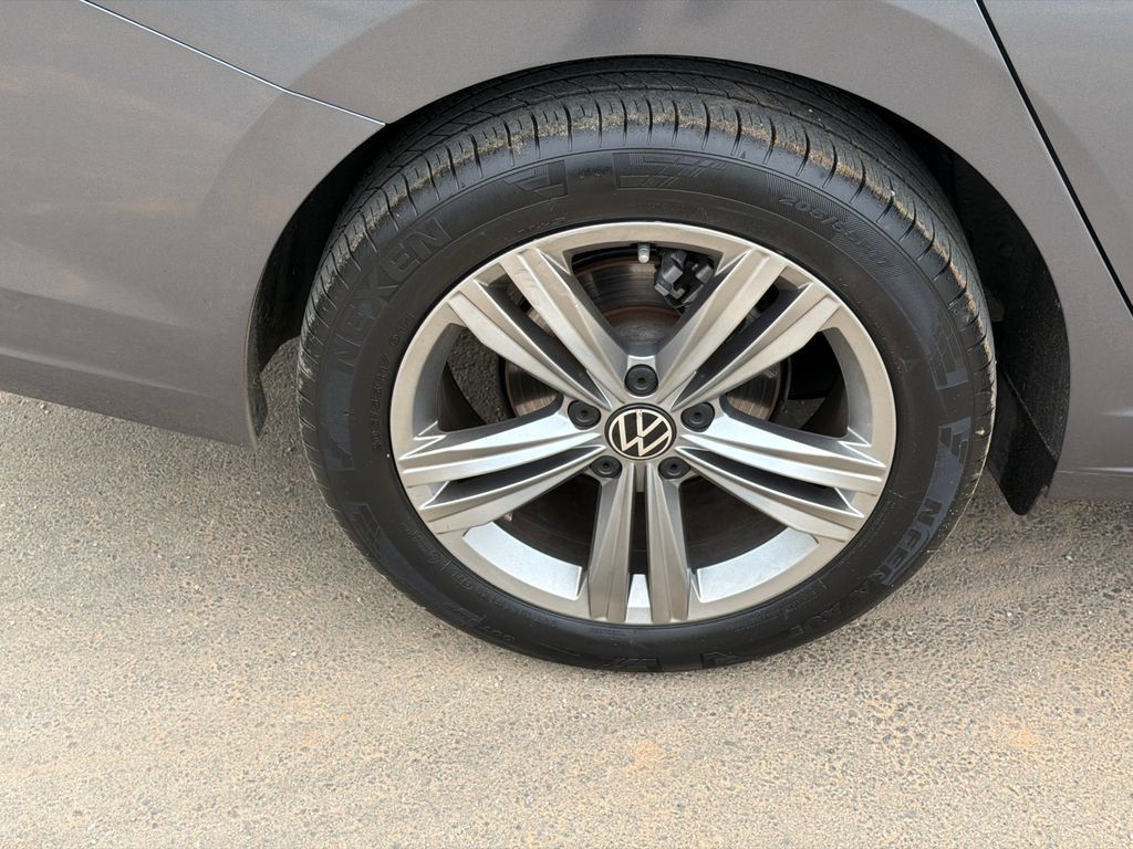 Used 2024 Volkswagen Jetta SE FWD image 17