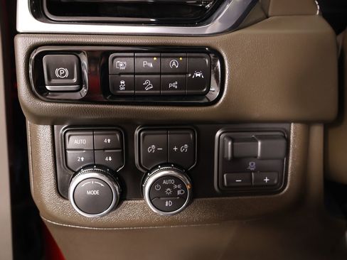 Used 2025 GMC Yukon Elevation w/ Elevation Premium Package AWD/4WD image 9