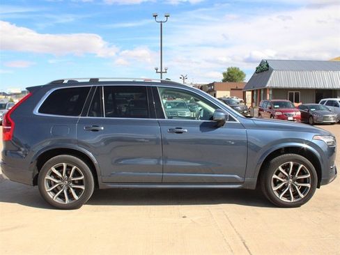 Used 2018 Volvo XC90 T6 Momentum w/ Momentum Plus Package AWD/4WD image 7