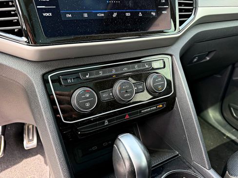 Used 2022 Volkswagen Atlas SEL Premium image 17