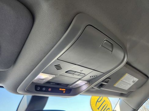 Used 2019 Chevrolet Equinox LT image 16