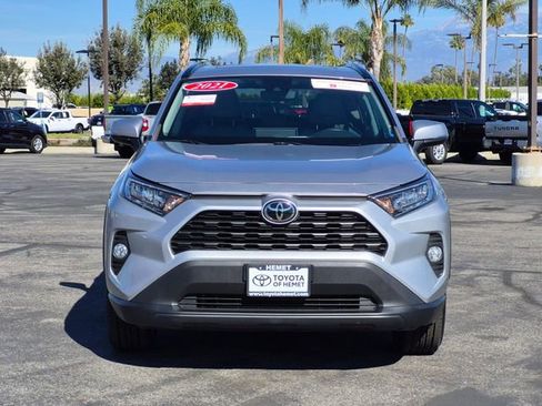 Used 2021 Toyota RAV4 XLE Premium image 2