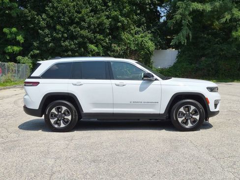 Certified 2022 Jeep Grand Cherokee Limited 4xe w/ Luxury Tech Group II AWD/4WD image 2