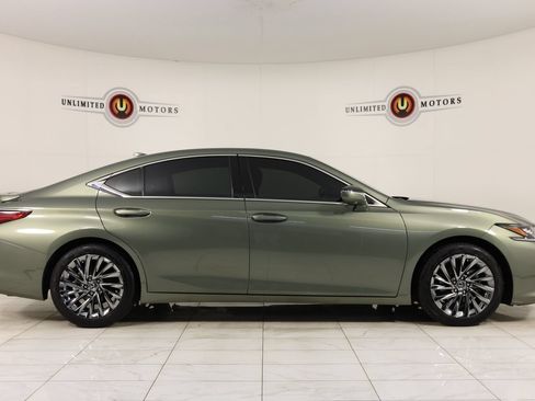 Used 2024 Lexus ES 300h Ultra Luxury w/ Accessory Package (Z2) FWD image 2