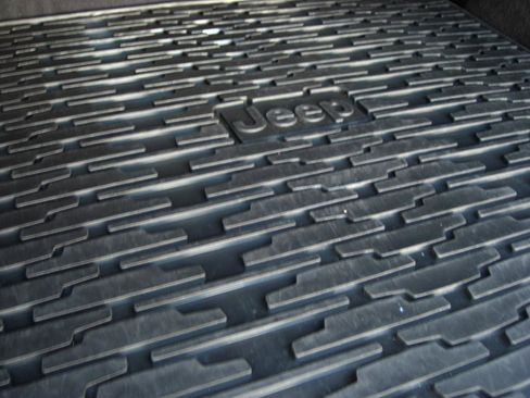 Used 2011 Jeep Grand Cherokee Laredo image 14