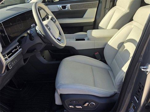 Used 2025 Hyundai Santa Fe Calligraphy image 9