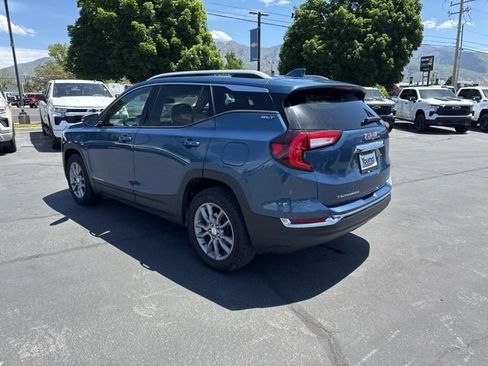 Used 2024 GMC Terrain SLT AWD/4WD image 3