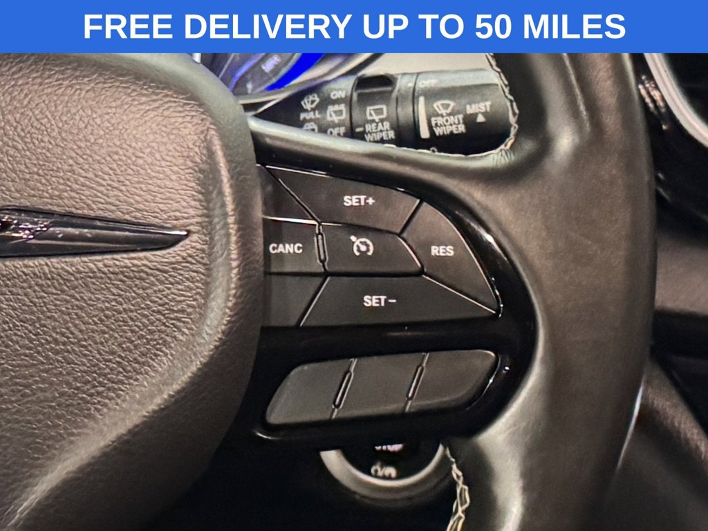 Used 2020 Chrysler Pacifica Touring w/ S Appearance Package FWD image 6