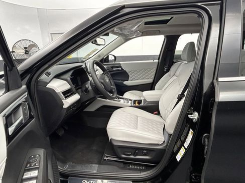 New 2025 Mitsubishi Outlander SEL image 16