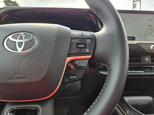 Used 2025 Toyota Crown Platinum AWD/4WD image 30