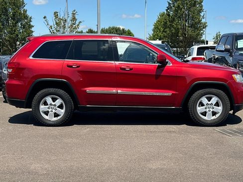Used 2011 Jeep Grand Cherokee Laredo w/ Trailer Tow Group AWD/4WD image 3