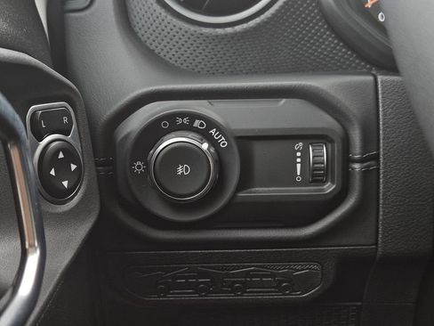 Used 2026 Jeep Wrangler Unlimited Rubicon AWD/4WD image 16