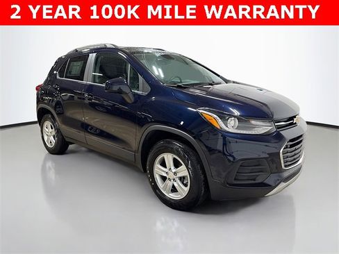 Used 2022 Chevrolet Trax LT w/ LT Convenience Package image 5