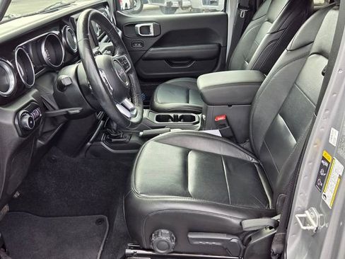 Used 2020 Jeep Wrangler Unlimited Sahara image 4