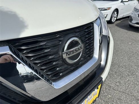 Used 2019 Nissan Rogue SV w/ Premium Package image 10