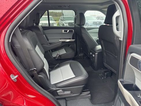 Used 2023 Ford Explorer XLT w/ Equipment Group 202A AWD/4WD image 15