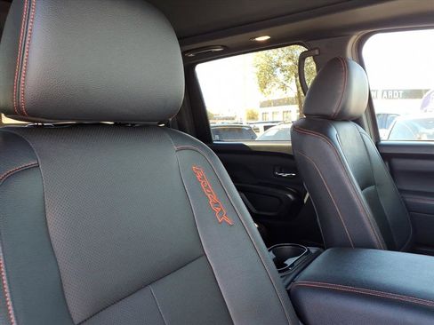 Used 2024 Nissan Titan PRO-4X w/ Pro-4x Convenience Package image 12