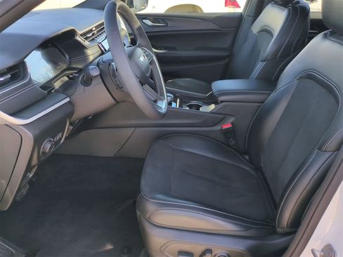 Used 2023 Jeep Grand Cherokee L Altitude image 16