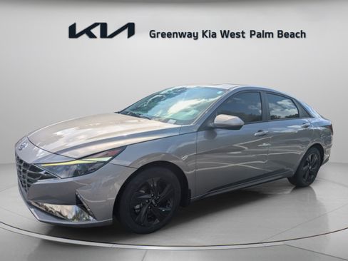Used 2023 Hyundai Elantra SEL FWD image 3