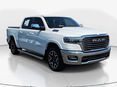 Used 2025 RAM 1500 Laramie AWD/4WD image 3