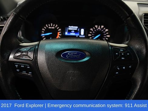 Used 2017 Ford Explorer XLT image 9