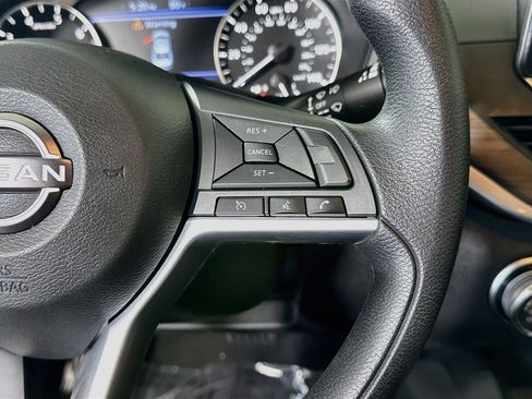 Used 2025 Nissan Altima 2.5 SV FWD image 15