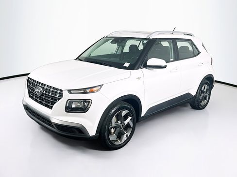 Used 2023 Hyundai Venue SEL image 3