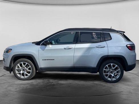 Used 2025 Jeep Compass Limited AWD/4WD image 5