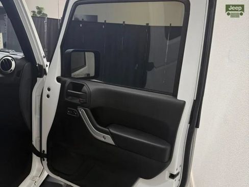 Used 2015 Jeep Wrangler Sahara w/ Connectivity Group AWD/4WD image 17