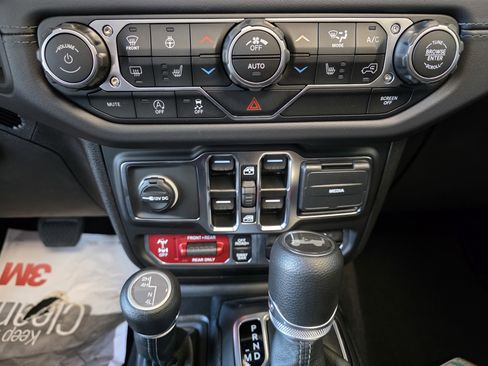 New 2025 Jeep Wrangler Unlimited Rubicon w/ Technology Group image 9